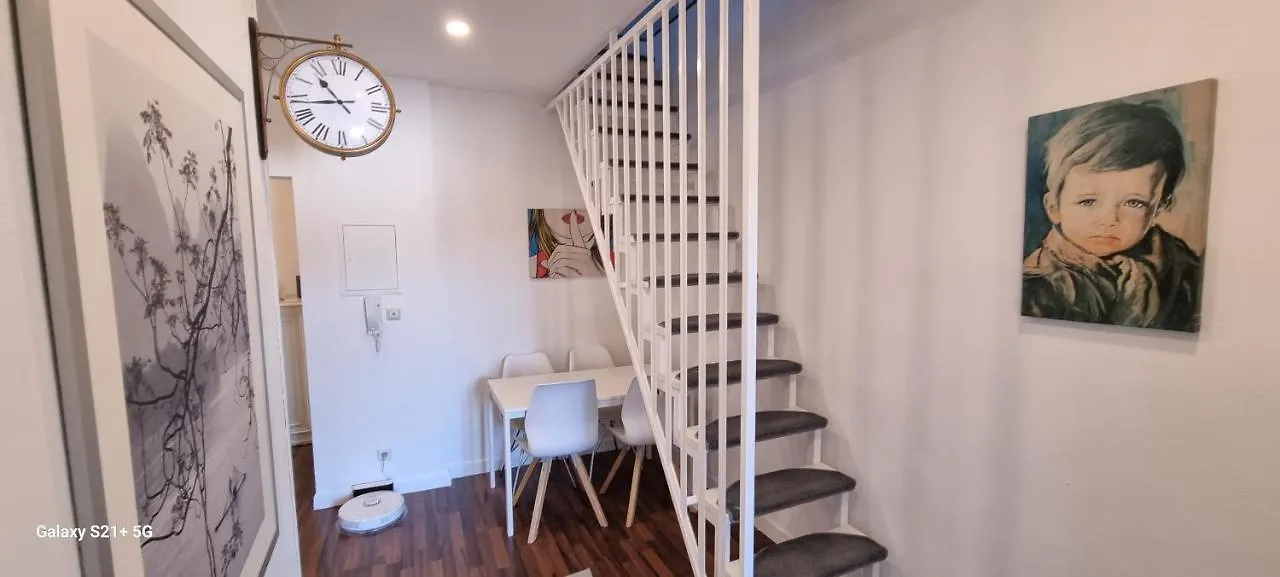 120Qm - 5 Rooms - 2 Bathrooms - Kitchen- Free Parking - Fast Wifi - Yiha Apartment Hannover 0*,  Germany