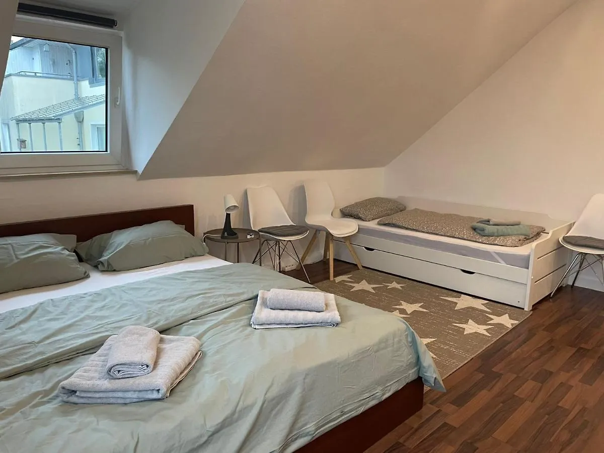 120Qm - 5 Rooms - 2 Bathrooms - Kitchen- Free Parking - Fast Wifi - Yiha Apartment Hannover Germany