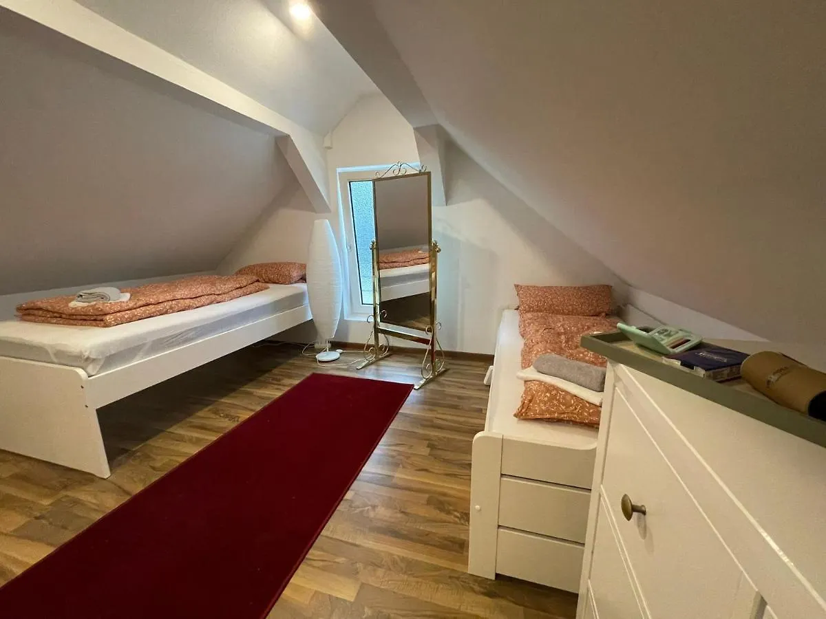 120Qm - 5 Rooms - 2 Bathrooms - Kitchen- Free Parking - Fast Wifi - Yiha Apartment Hannover